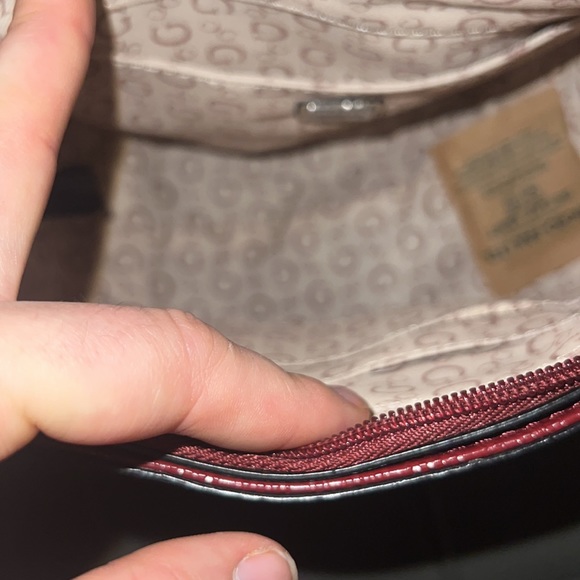 New Guess small Red Cross body bag - Picture 4 of 4